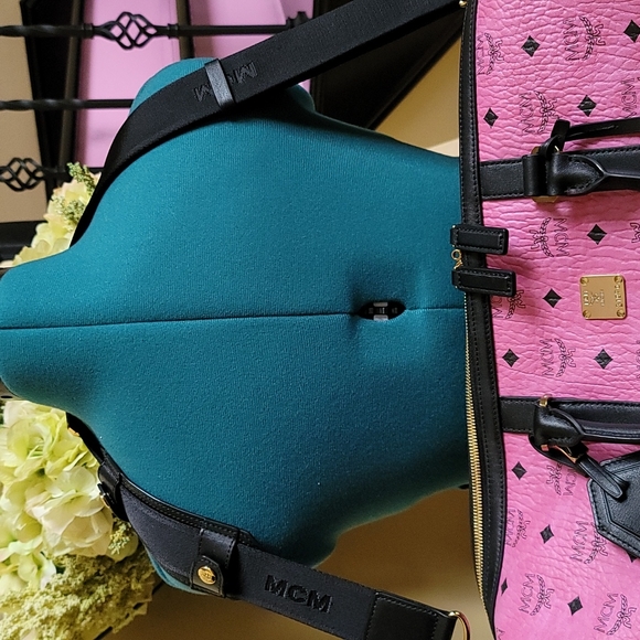 New MCM Pink Visetos Weekender - 18x8 - Picture 2 of 16